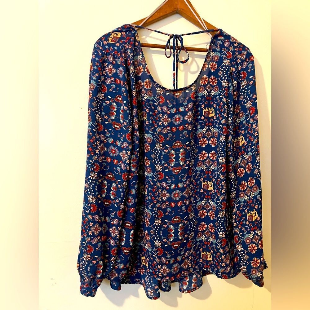 Love 21 Floral Blouse, excellent condition, size medium